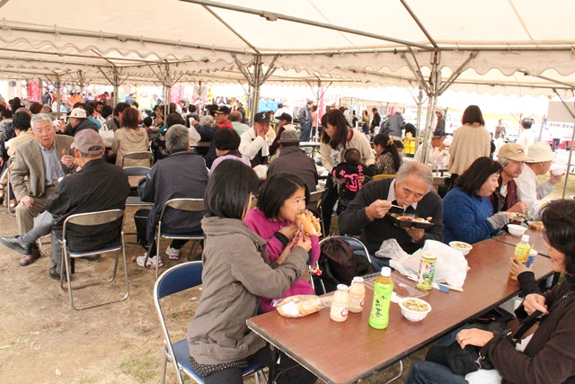 1104神楽と食15