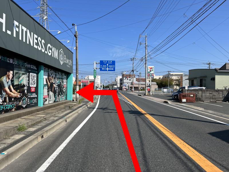 発電所入口を左折