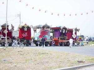 堂山神社に集合した祇園車